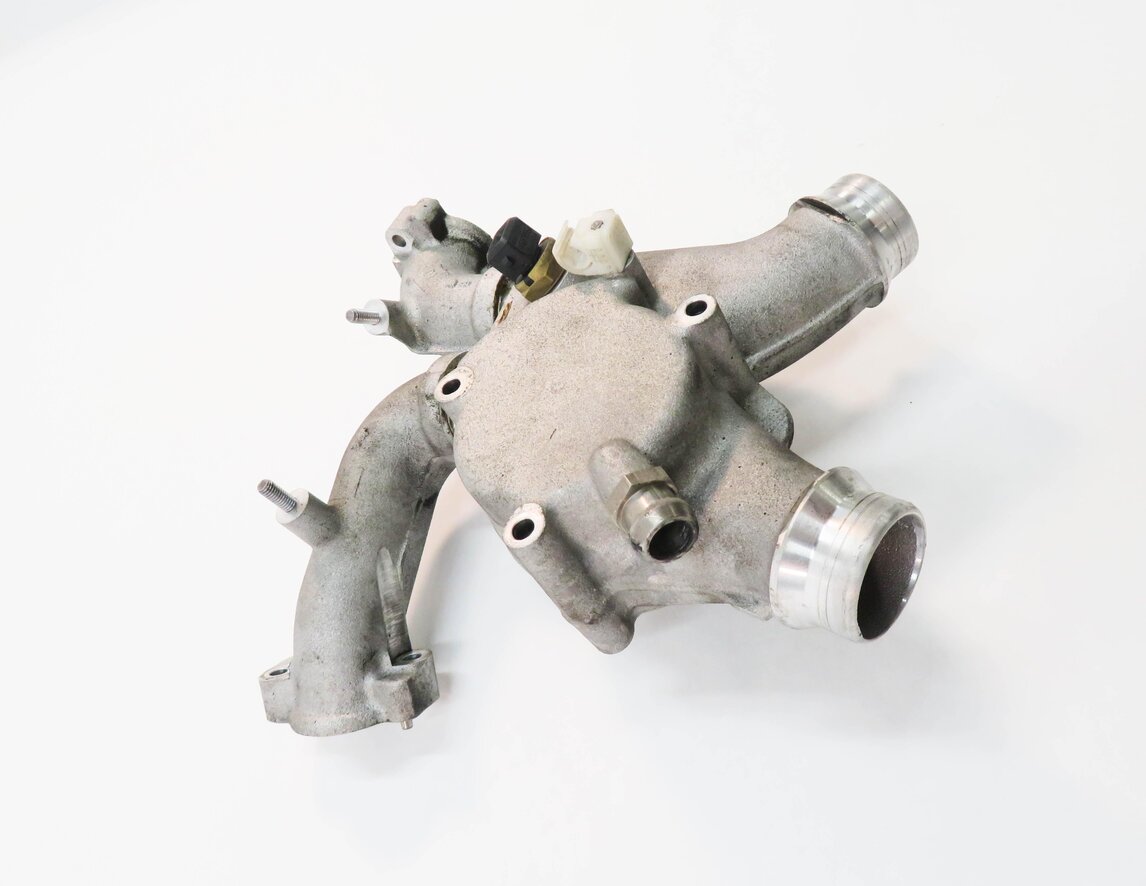 Thumbnail 3: 2012 BMW M3 ///M (E90) 4.0L S65 V8 ENGINE - THERMOSTAT HOUSING