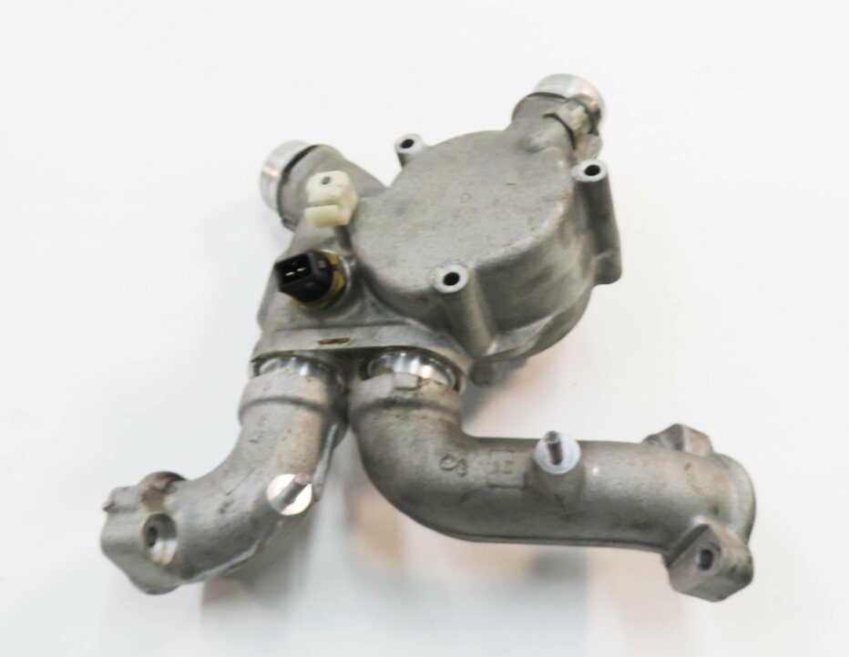 Thumbnail 5: 2012 BMW M3 ///M (E90) 4.0L S65 V8 ENGINE - THERMOSTAT HOUSING