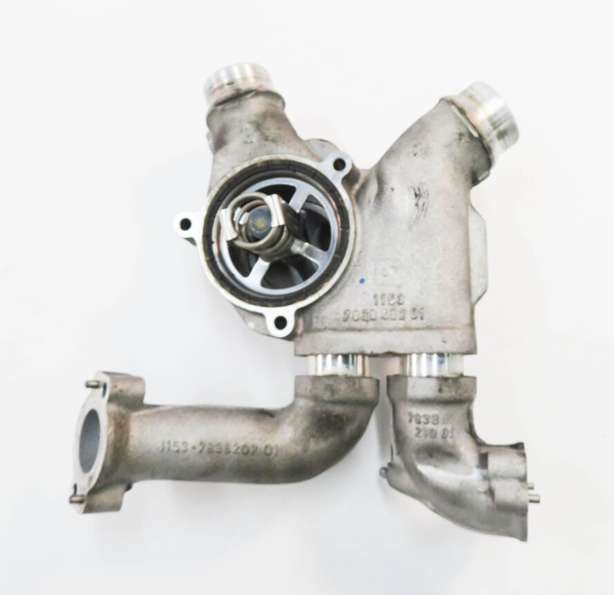 Thumbnail 6: 2012 BMW M3 ///M (E90) 4.0L S65 V8 ENGINE - THERMOSTAT HOUSING