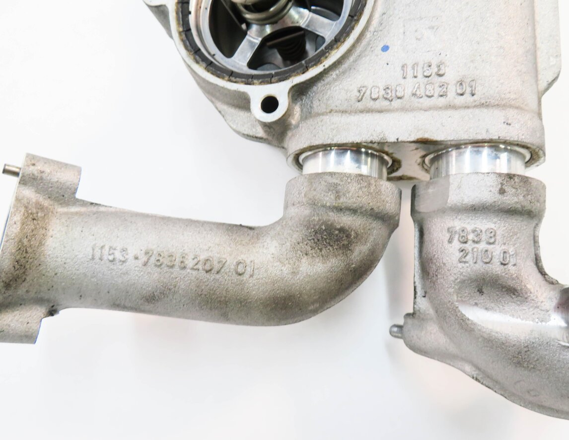 Thumbnail 7: 2012 BMW M3 ///M (E90) 4.0L S65 V8 ENGINE - THERMOSTAT HOUSING