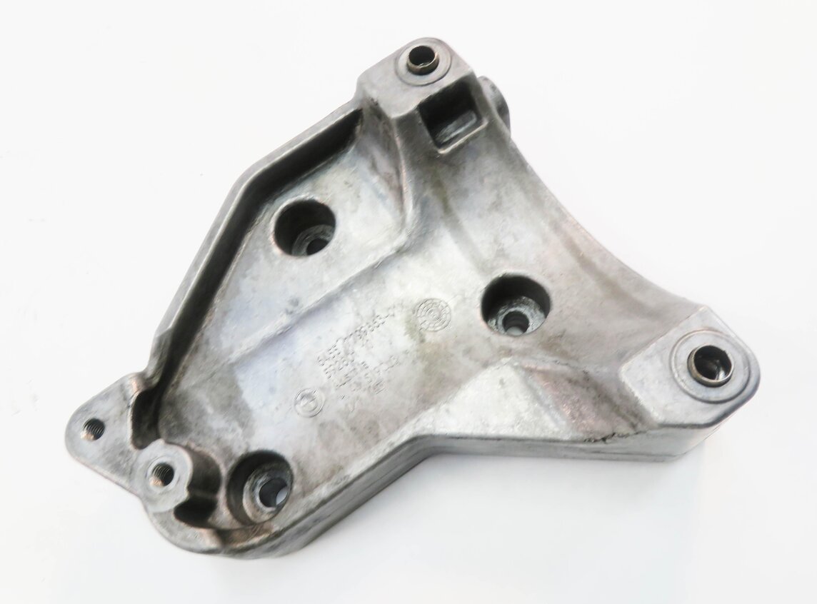 2009 BMW X5 (E70) 3.0L M57Y DIESEL ENGINE - A/C COMPRESSOR MOUNT BRACKET