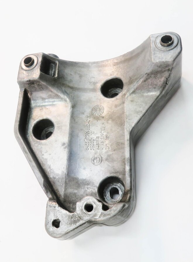 Thumbnail 3: 2009 BMW X5 (E70) 3.0L M57Y DIESEL ENGINE - A/C COMPRESSOR MOUNT BRACKET