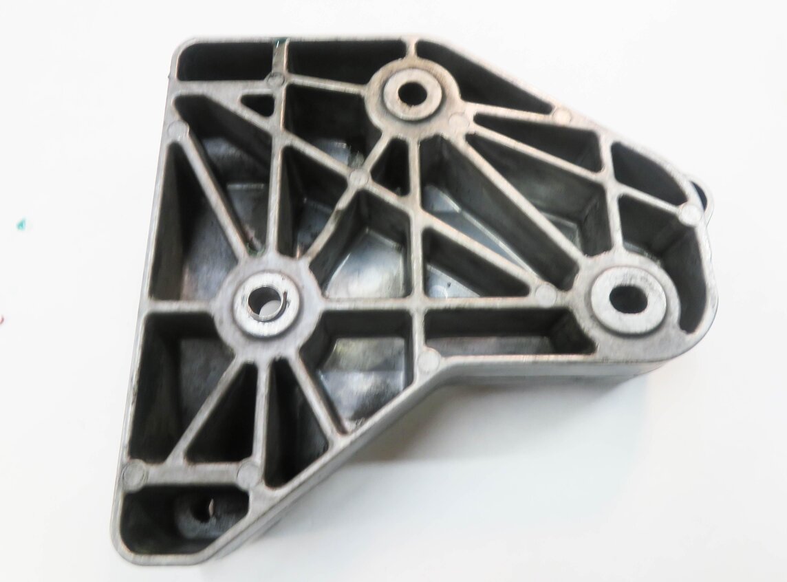 Thumbnail 5: 2009 BMW X5 (E70) 3.0L M57Y DIESEL ENGINE - A/C COMPRESSOR MOUNT BRACKET