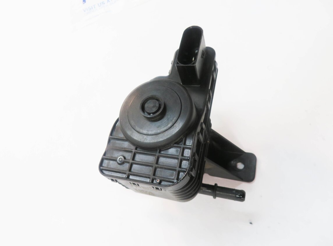 Thumbnail 4: 2009-2011 BMW X5 335D (E70 E90) 3.0L M57Y DIESEL EMISSION FLUID TRANSFER PUMP