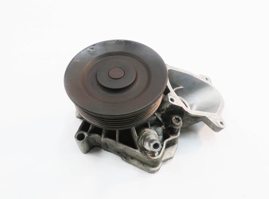 Thumbnail 2: 2009-2013 BMW 335D X5 (E90 E70) 3.0L M57Y DIESEL ENGINE - MECHANICAL WATER PUMP