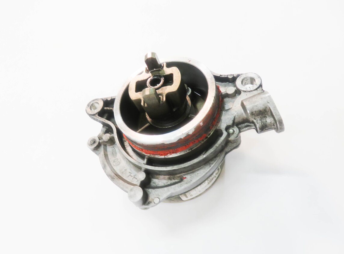 Thumbnail 2: 09-13 BMW X5 335D (E70 E90) 3.0L M57Y TURBO DIESEL ENGINE - BRAKE VACUUM PUMP
