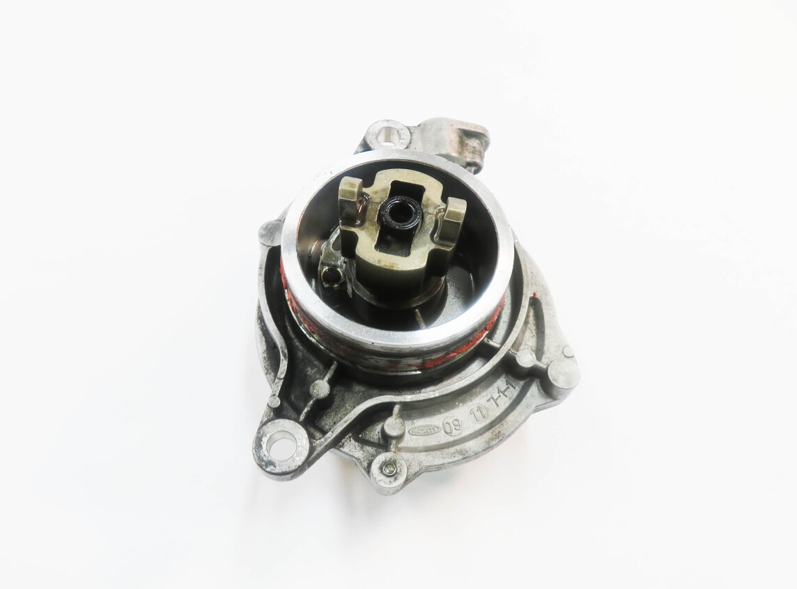 Thumbnail 4: 09-13 BMW X5 335D (E70 E90) 3.0L M57Y TURBO DIESEL ENGINE - BRAKE VACUUM PUMP
