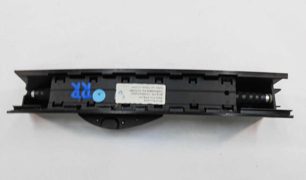Thumbnail 5: 11-16 BMW 528i 535i 550i (F10) RIGHT REAR DOOR QUARTER VENT WINDOW PRIVACY SHADE