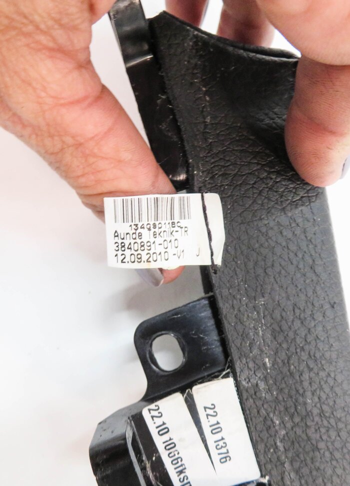 Thumbnail 6: 2011 BMW 535i (F10) FRONT CENTER CONSOLE EDGE TRIM PIECE (BLACK DAKOTA LEATHER)