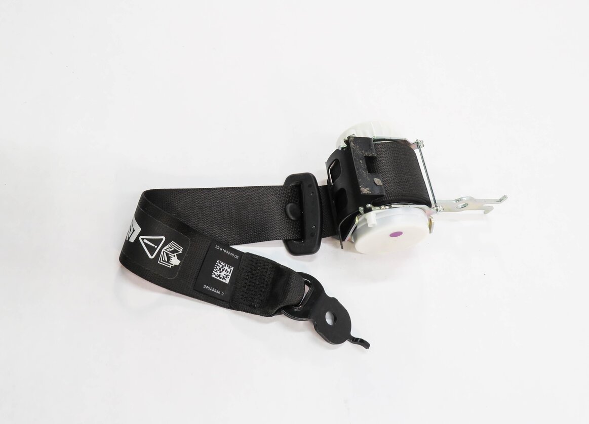 Thumbnail 13: 2011 BMW 535i (F10) REAR SEAT SEATBELT RETRACTOR SET-3 (BLACK)