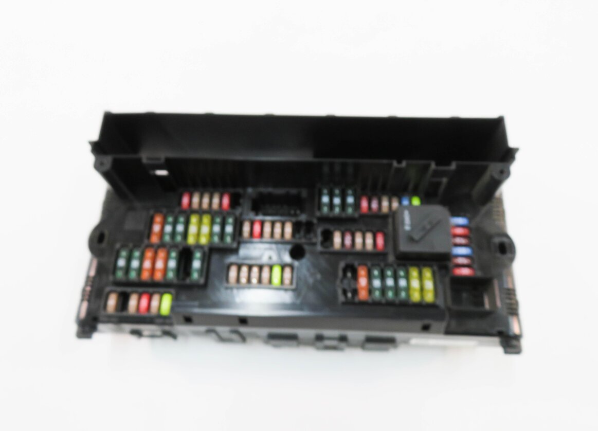 Thumbnail 2: 2011 BMW 535i (F10) FRONT POWER DISTRIBUTION FUSE BOX