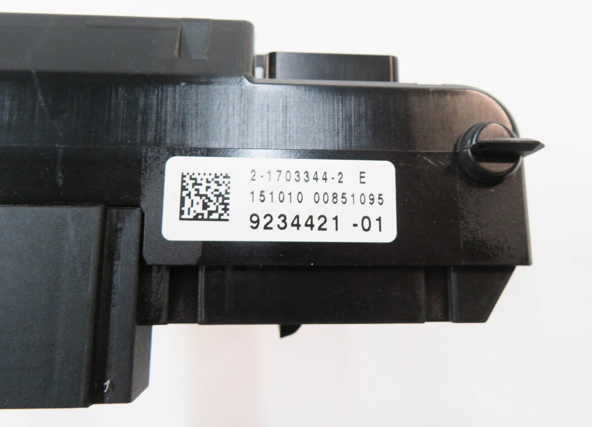 Thumbnail 7: 2011 BMW 535i (F10) FRONT POWER DISTRIBUTION FUSE BOX