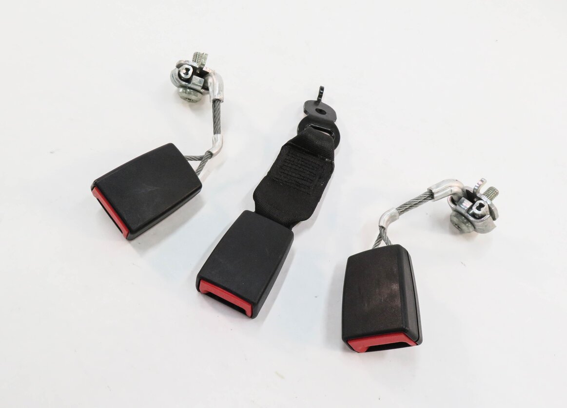 2011 BMW 535i (F10) REAR SEAT SEATBELT BUCKLE RECEIVER SET-3 (BLACK)