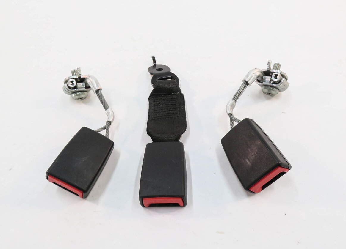 Thumbnail 2: 2011 BMW 535i (F10) REAR SEAT SEATBELT BUCKLE RECEIVER SET-3 (BLACK)