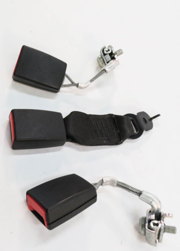Thumbnail 3: 2011 BMW 535i (F10) REAR SEAT SEATBELT BUCKLE RECEIVER SET-3 (BLACK)