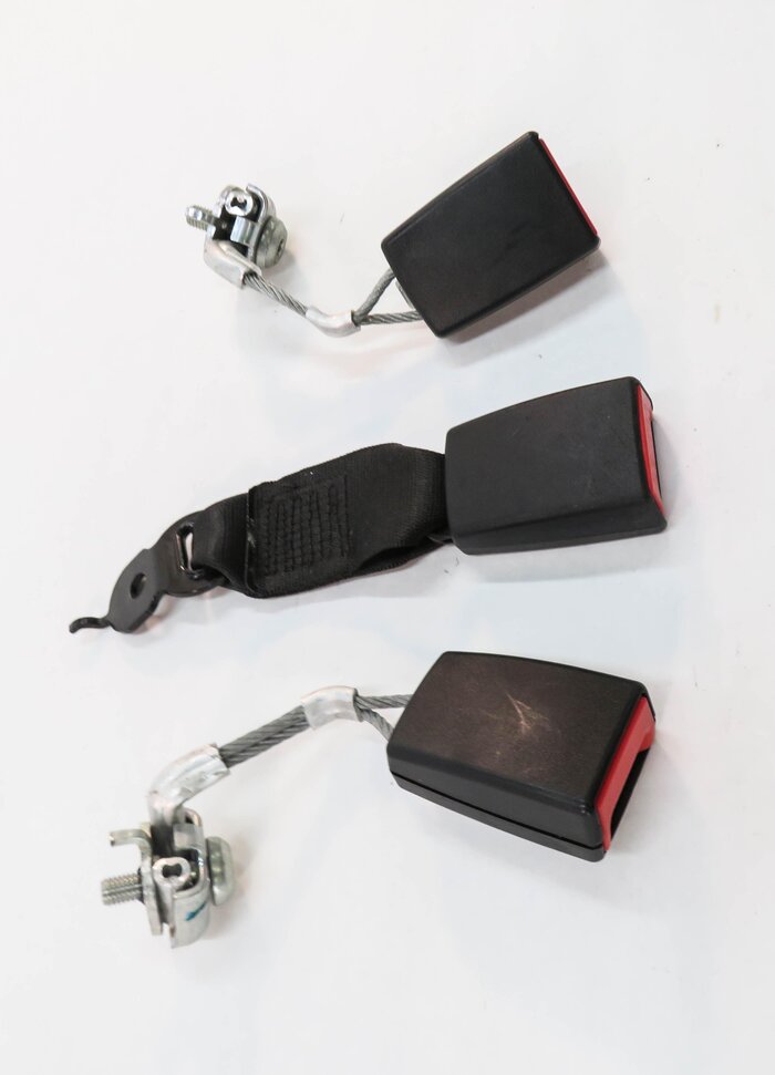 Thumbnail 4: 2011 BMW 535i (F10) REAR SEAT SEATBELT BUCKLE RECEIVER SET-3 (BLACK)