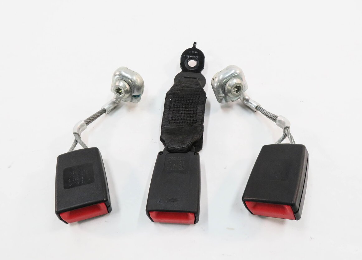 Thumbnail 5: 2011 BMW 535i (F10) REAR SEAT SEATBELT BUCKLE RECEIVER SET-3 (BLACK)