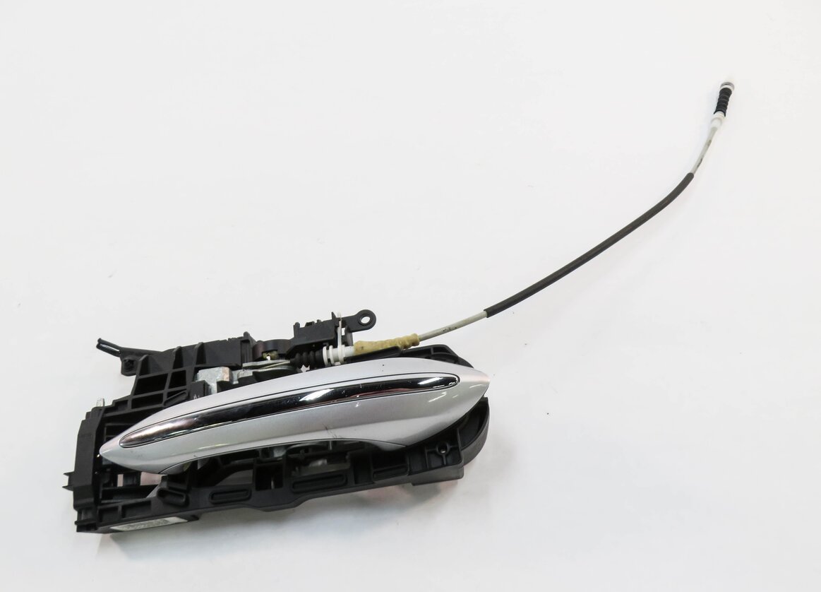 Thumbnail 2: 2011-2016 BMW 528i 535i 550i M5 (F10) RIGHT FRONT DOOR HANDLE w/ LIGHT (SILVER)