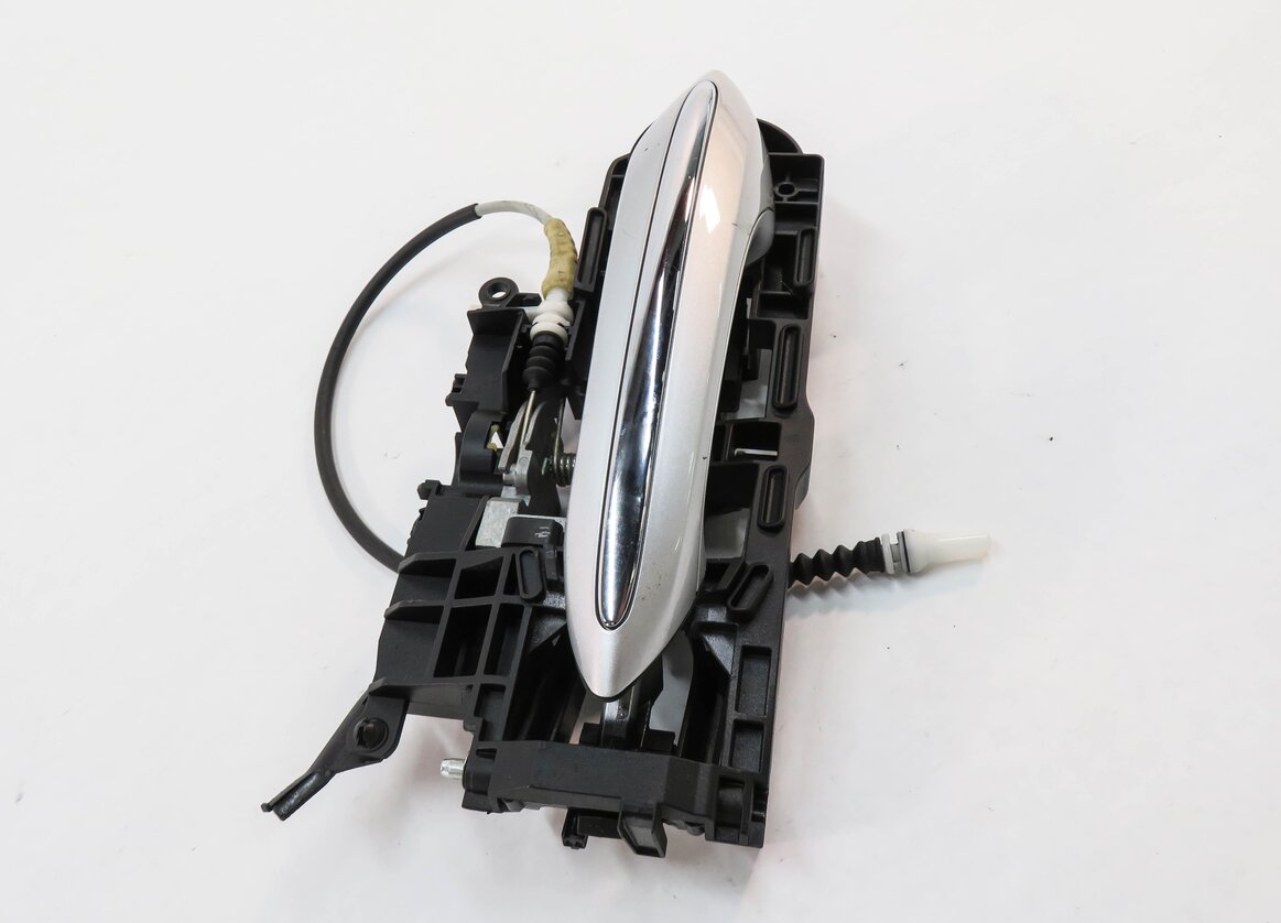 Thumbnail 3: 2011-2016 BMW 528i 535i 550i M5 (F10) RIGHT FRONT DOOR HANDLE w/ LIGHT (SILVER)