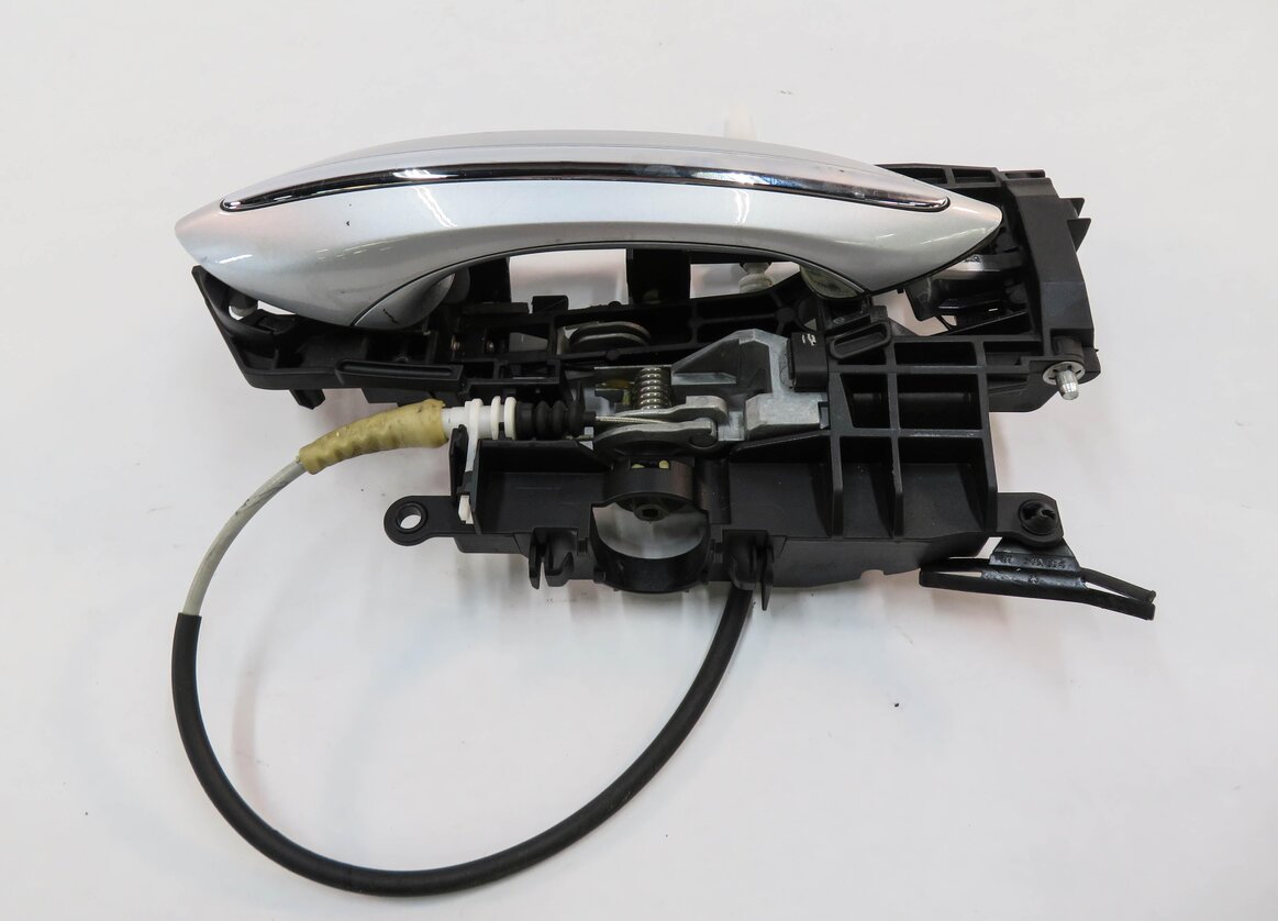 Thumbnail 5: 2011-2016 BMW 528i 535i 550i M5 (F10) RIGHT FRONT DOOR HANDLE w/ LIGHT (SILVER)