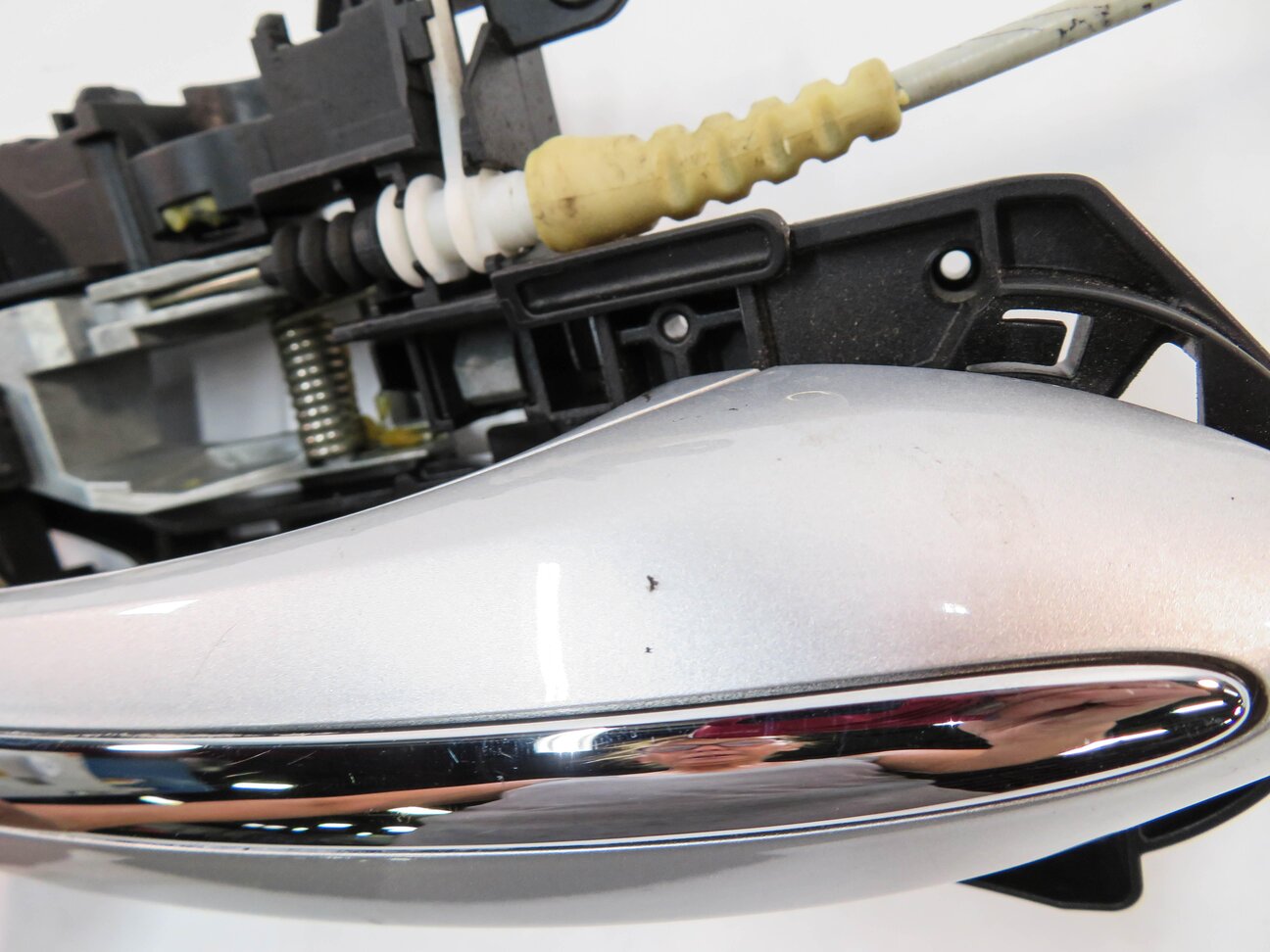 Thumbnail 8: 2011-2016 BMW 528i 535i 550i M5 (F10) RIGHT FRONT DOOR HANDLE w/ LIGHT (SILVER)