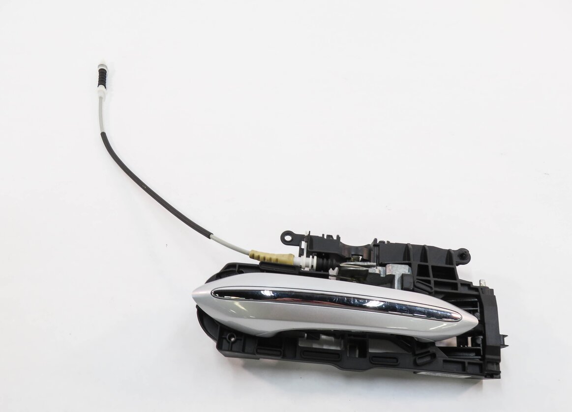 Thumbnail 2: 2011-2016 BMW 528i 535i 550i M5 (F10) LEFT REAR DOOR HANDLE w/ LIGHT (SILVER)