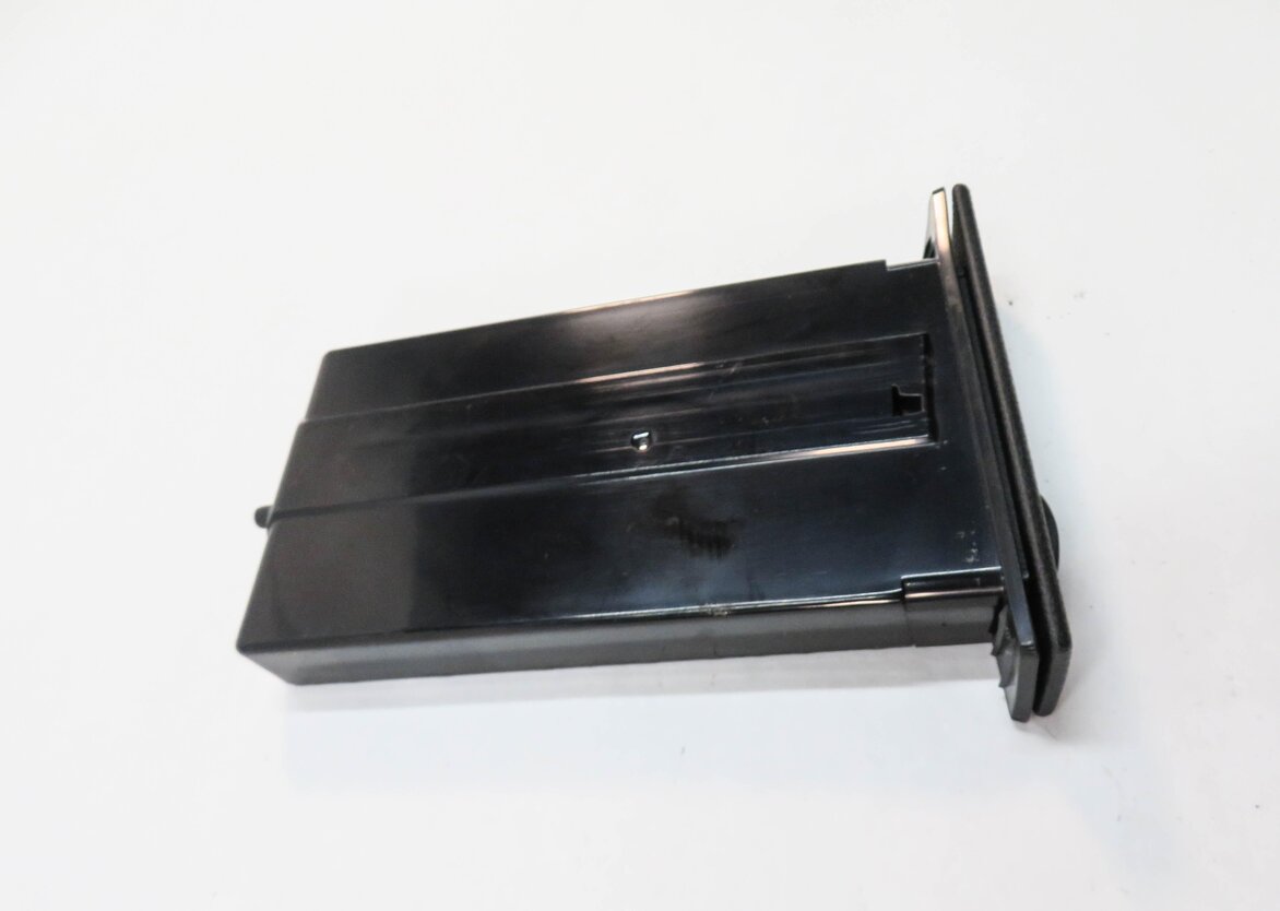 Thumbnail 3: 2006 BMW 530i (E60) RIGHT FRONT PASSENGER DASH CUP HOLDER
