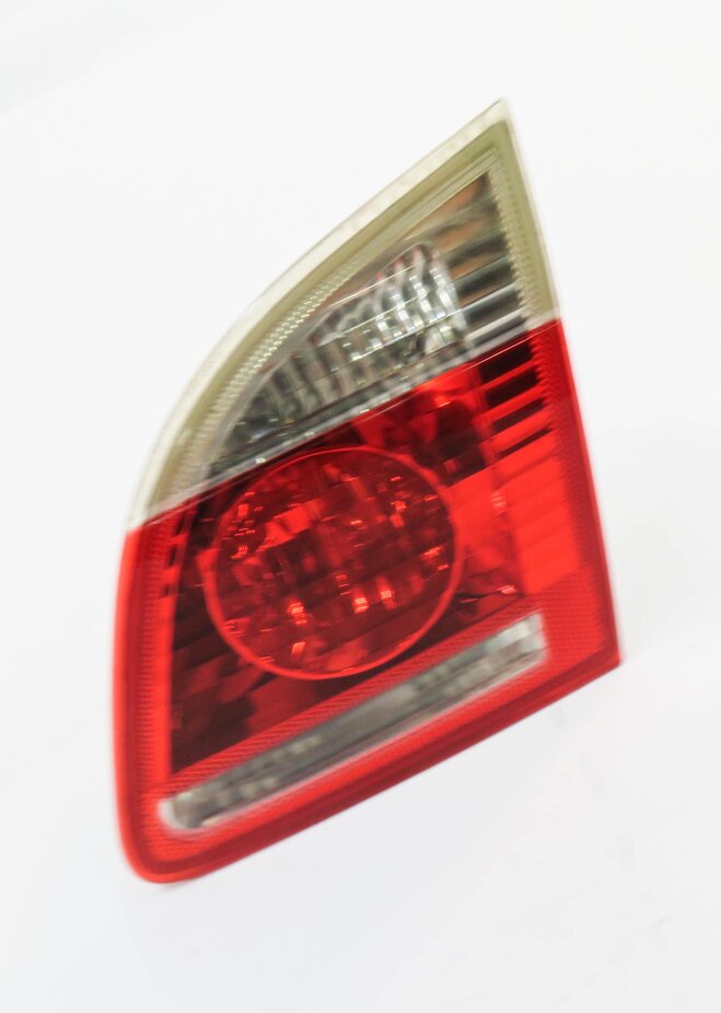 2006-2007 BMW 530i (E61) WAGON - RIGHT REAR TRUNK HATCH TAILLIGHT LIGHT LAMP