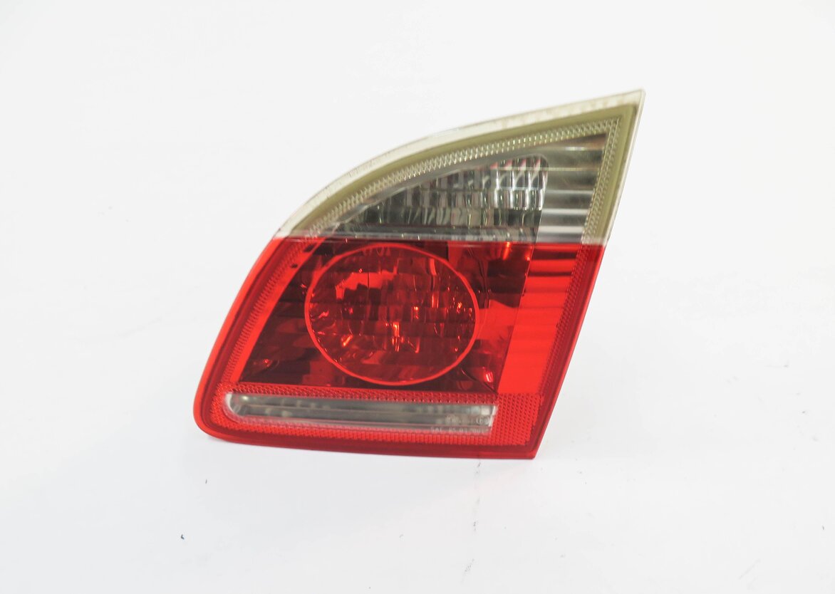 Thumbnail 2: 2006-2007 BMW 530i (E61) WAGON - RIGHT REAR TRUNK HATCH TAILLIGHT LIGHT LAMP