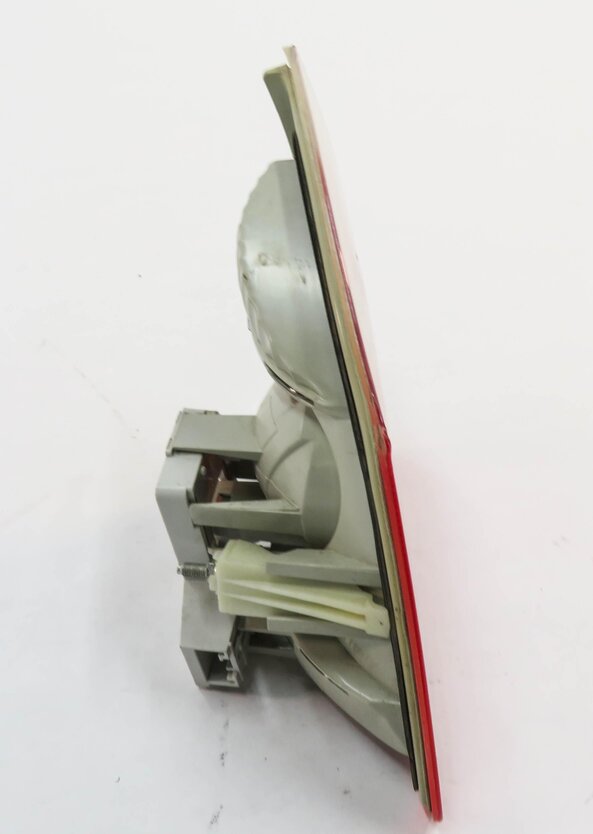 Thumbnail 4: 2006-2007 BMW 530i (E61) WAGON - RIGHT REAR TRUNK HATCH TAILLIGHT LIGHT LAMP