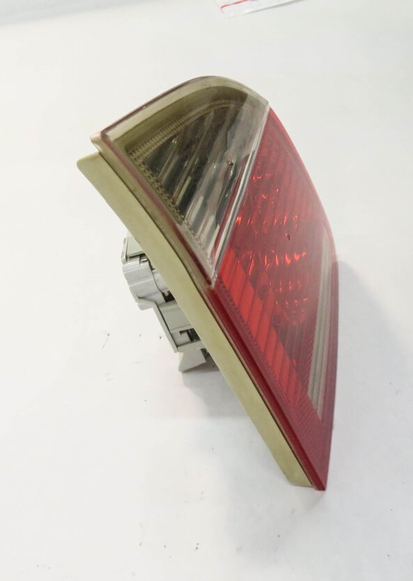 Thumbnail 3: 2006-2007 BMW 530i (E61) WAGON - LEFT REAR TRUNK HATCH TAILLIGHT LIGHT LAMP