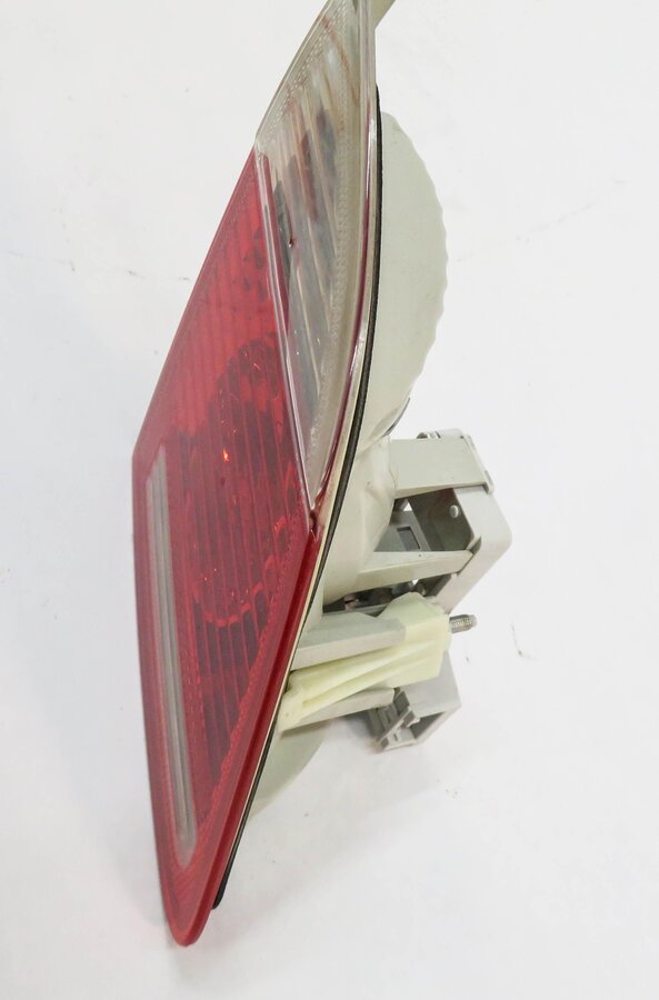 Thumbnail 4: 2006-2007 BMW 530i (E61) WAGON - LEFT REAR TRUNK HATCH TAILLIGHT LIGHT LAMP