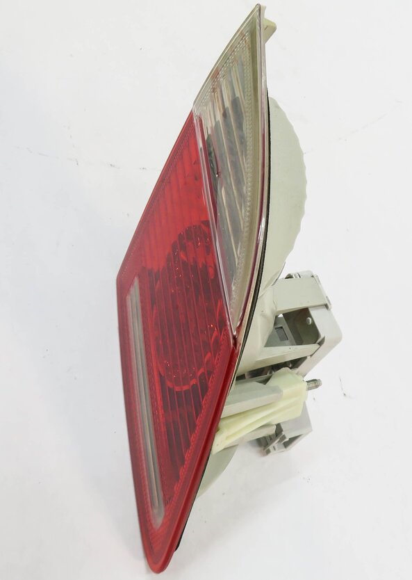 Thumbnail 5: 2006-2007 BMW 530i (E61) WAGON - LEFT REAR TRUNK HATCH TAILLIGHT LIGHT LAMP