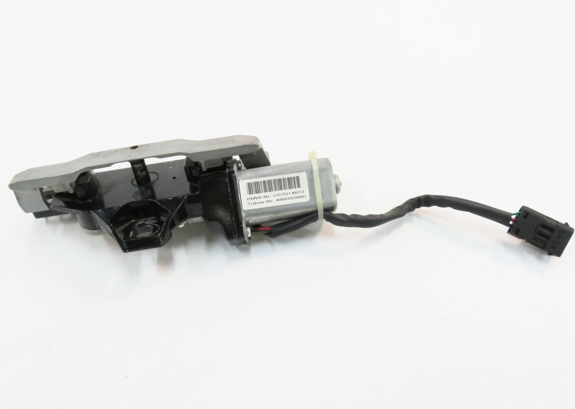 Thumbnail 2: 2006 BMW 530i (E61) WAGON - REAR TRUNK LOCK LATCH ACTUATOR MOTOR STRIKER PLATE