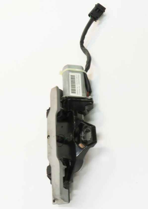 Thumbnail 3: 2006 BMW 530i (E61) WAGON - REAR TRUNK LOCK LATCH ACTUATOR MOTOR STRIKER PLATE