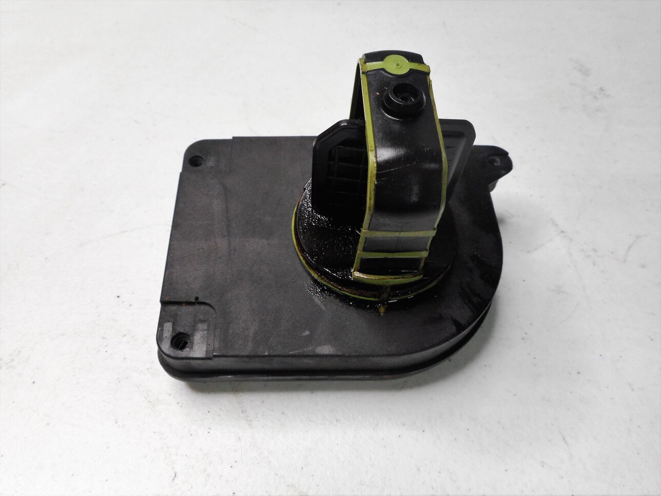 Thumbnail 4: 2006 BMW 530i (E60) 3.0L N52 ENGINE - INTAKE MANIFOLD SMALL DISA VALVE AIR FLAP