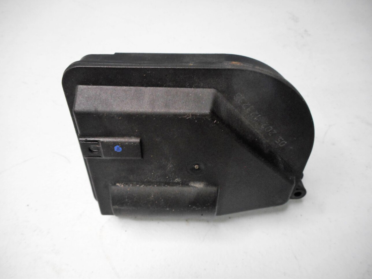 Thumbnail 6: 2006 BMW 530i (E60) 3.0L N52 ENGINE - INTAKE MANIFOLD SMALL DISA VALVE AIR FLAP