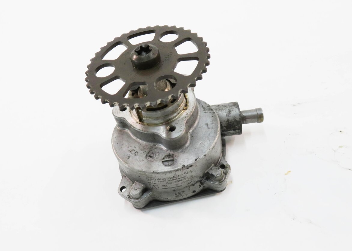 Thumbnail 2: 2006-2008 BMW Z4 325i 330i 525i 530i (E85 E60 E90) 3.0L ENGINE BRAKE VACUUM PUMP