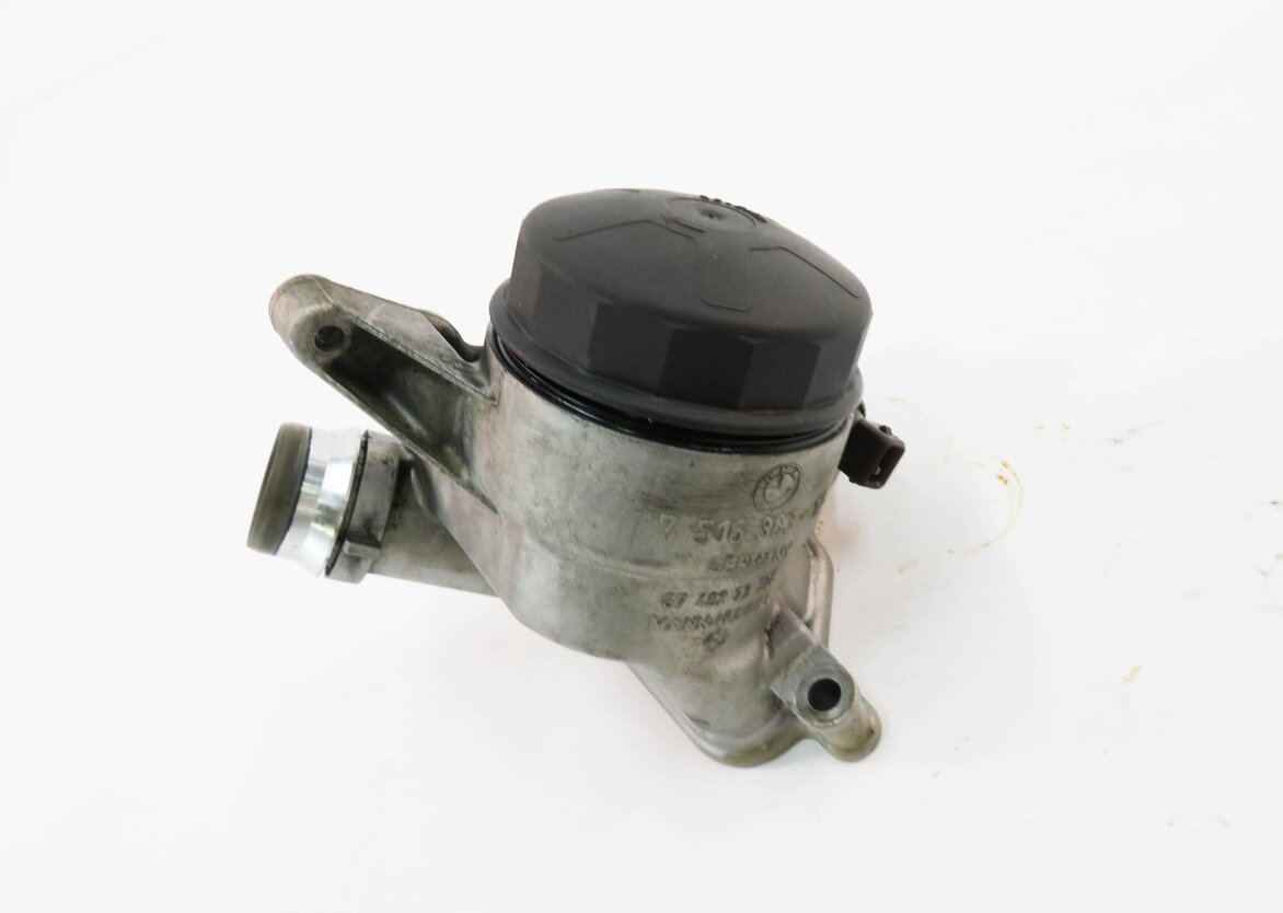 2006 BMW 530i (E60) 3.0L N52 ENGINE - OIL FILTER HOUSING