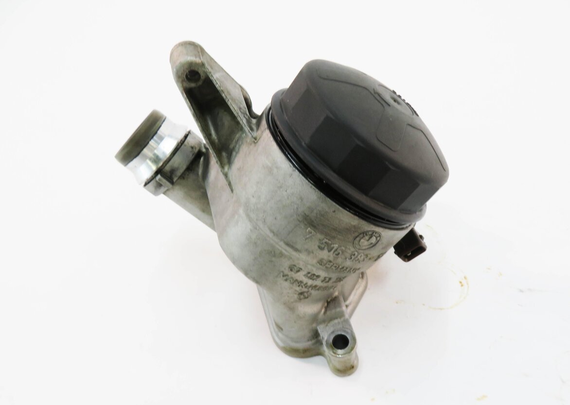 Thumbnail 2: 2006 BMW 530i (E60) 3.0L N52 ENGINE - OIL FILTER HOUSING