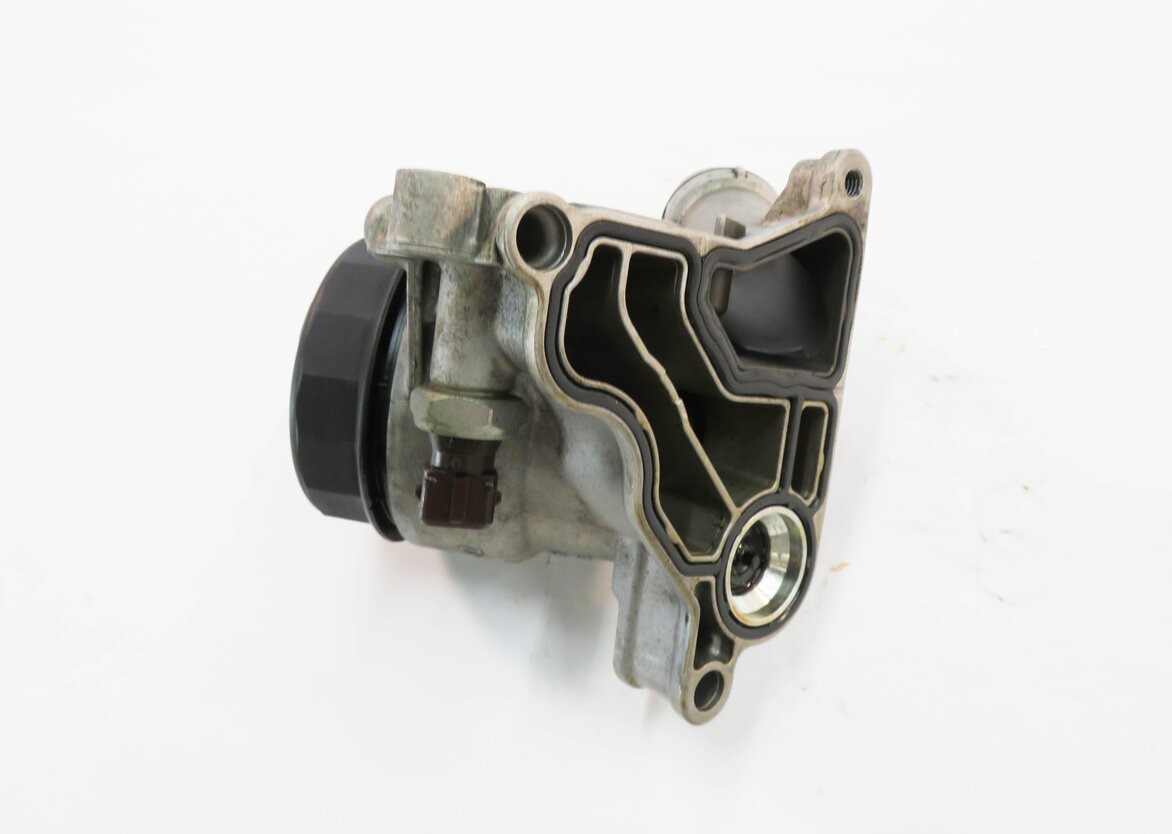 Thumbnail 6: 2006 BMW 530i (E60) 3.0L N52 ENGINE - OIL FILTER HOUSING