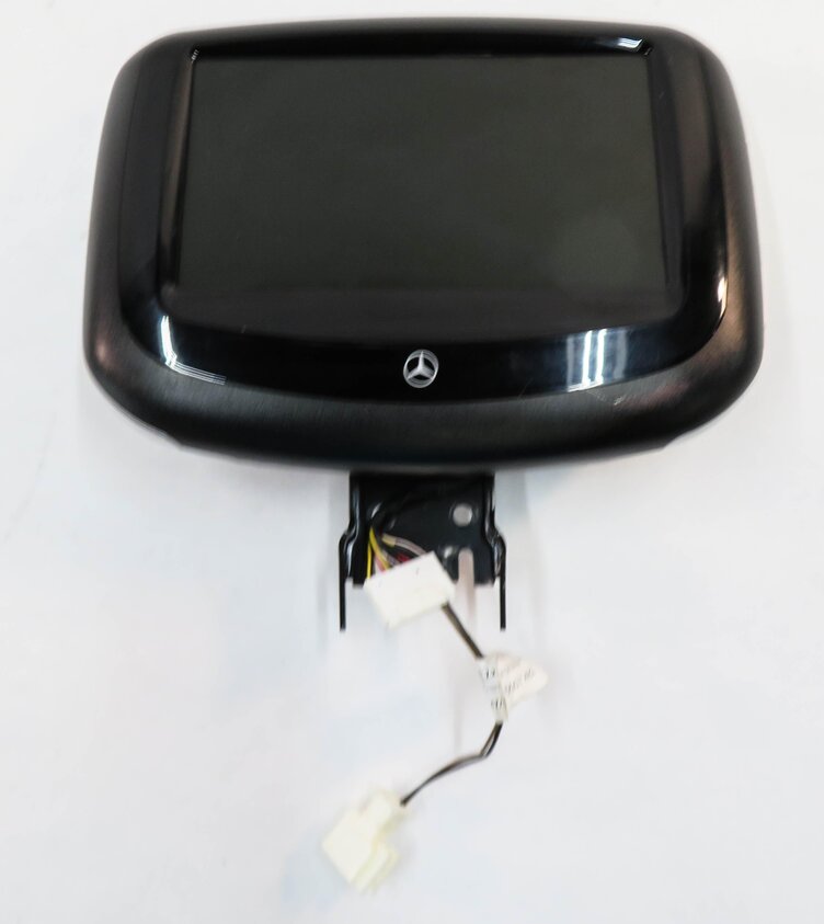 Thumbnail 3: 11-19 MERCEDES E GL ML S CLASS - REAR ENTERTAINMENT HEADREST VIDEO SCREEN