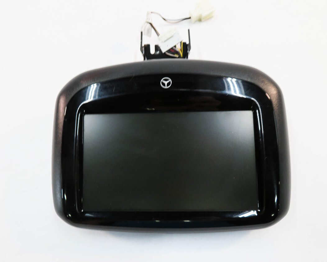 Thumbnail 6: 11-19 MERCEDES E GL ML S CLASS - REAR ENTERTAINMENT HEADREST VIDEO SCREEN
