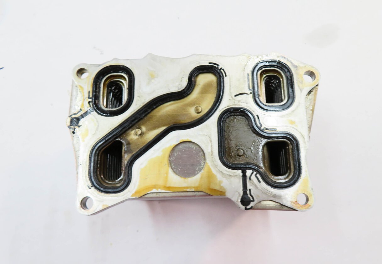 Thumbnail 4: 2011-2020 MERCEDES CL550 E550 GL450 GL550 ML550 S550 SL550 - ENGINE OIL COOLER