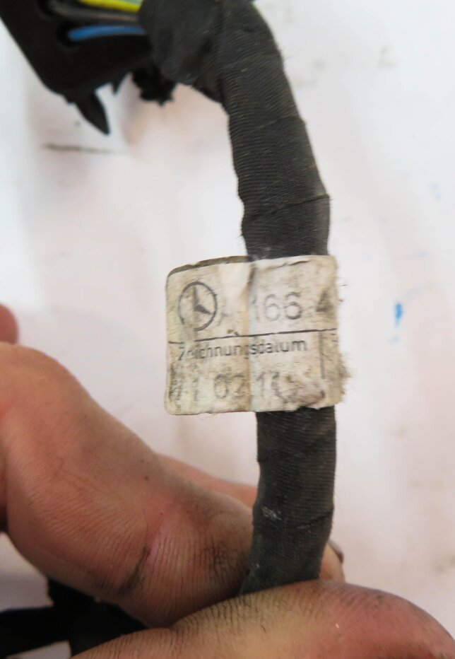 Thumbnail 6: 2013 MERCEDES GL450 (X166) FRONT PDC PARK DISTANCE SENSOR SET w/ HARNESS (SHITE)