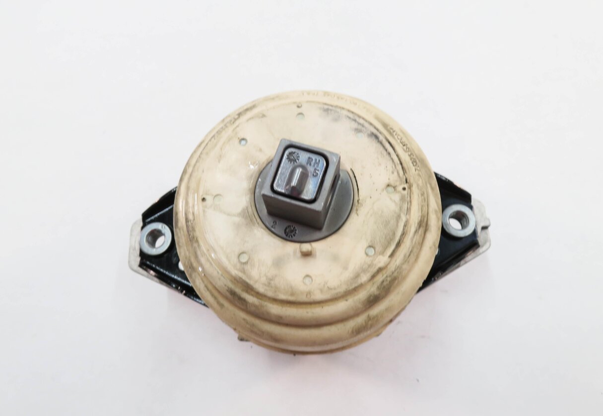 Thumbnail 8: 2013 MERCEDES GL450 (X166) 4.6L M278 ENGINE - RIGHT MOTOR MOUNT BRACKET SET-2