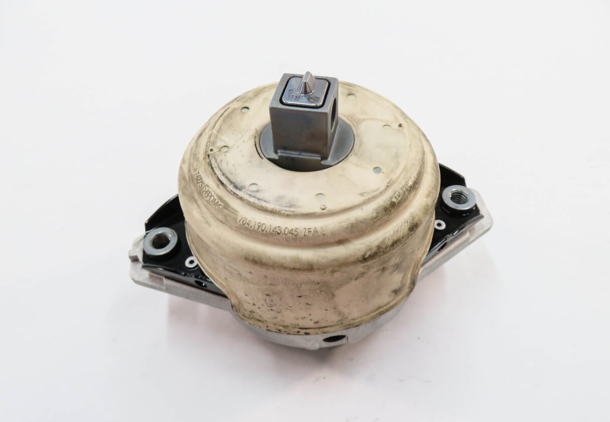 Thumbnail 9: 2013 MERCEDES GL450 (X166) 4.6L M278 ENGINE - RIGHT MOTOR MOUNT BRACKET SET-2