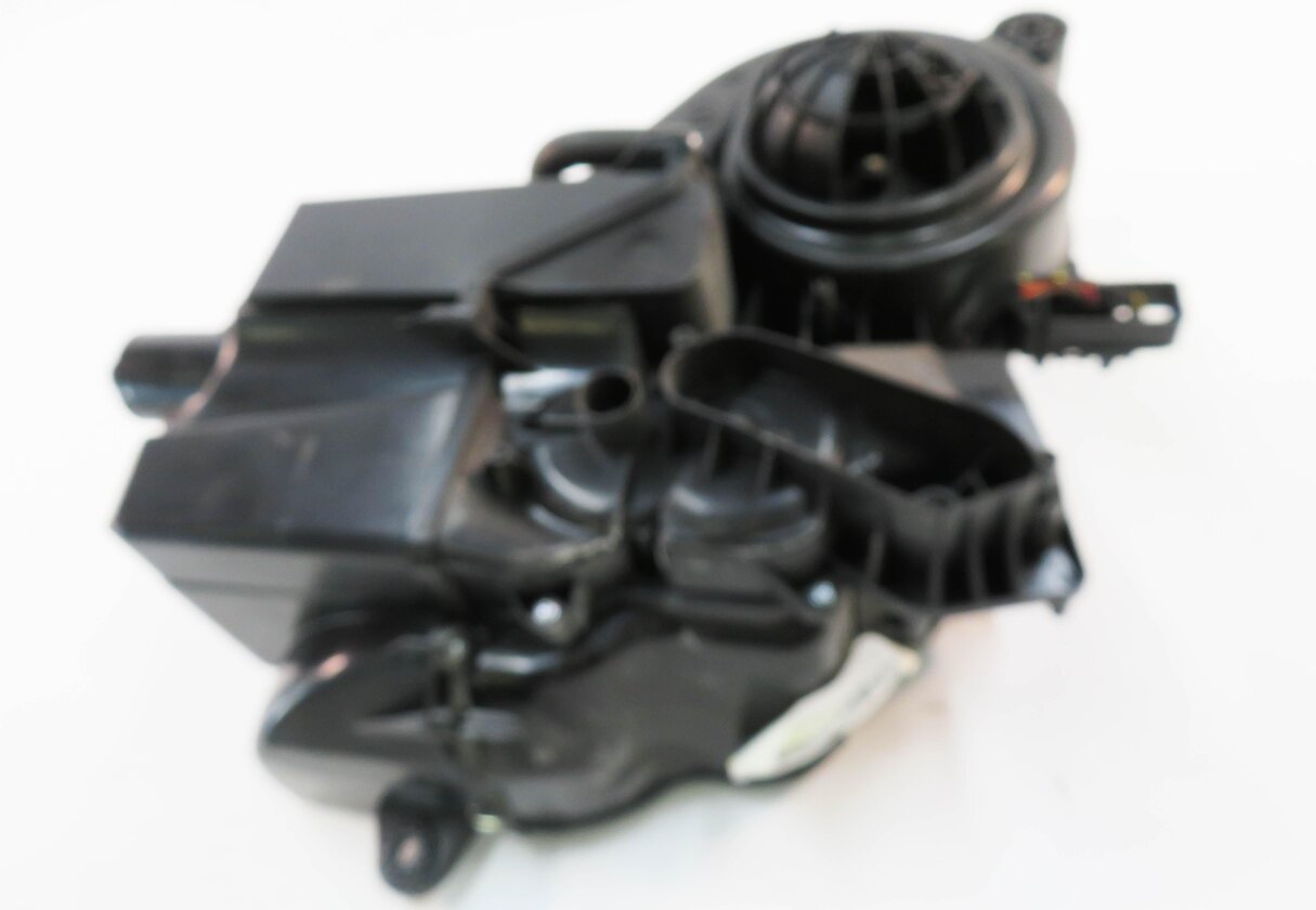 Thumbnail 3: 13-19 MERCEDES GL350 GL450 GL550 GLS350 GLS450 (W166 X166) REAR A/C BLOWER MOTOR