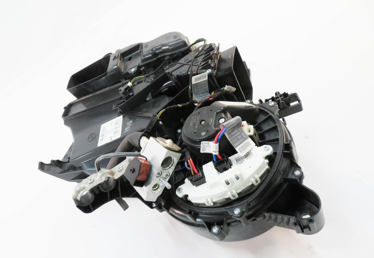 Thumbnail 5: 13-19 MERCEDES GL350 GL450 GL550 GLS350 GLS450 (W166 X166) REAR A/C BLOWER MOTOR