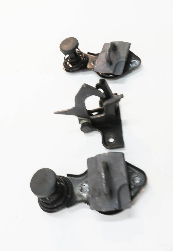 Thumbnail 3: 2007 MERCEDES GL450 (X164) FRONT HOOD SAFETY LATCH STRIKER SPRING SET-3